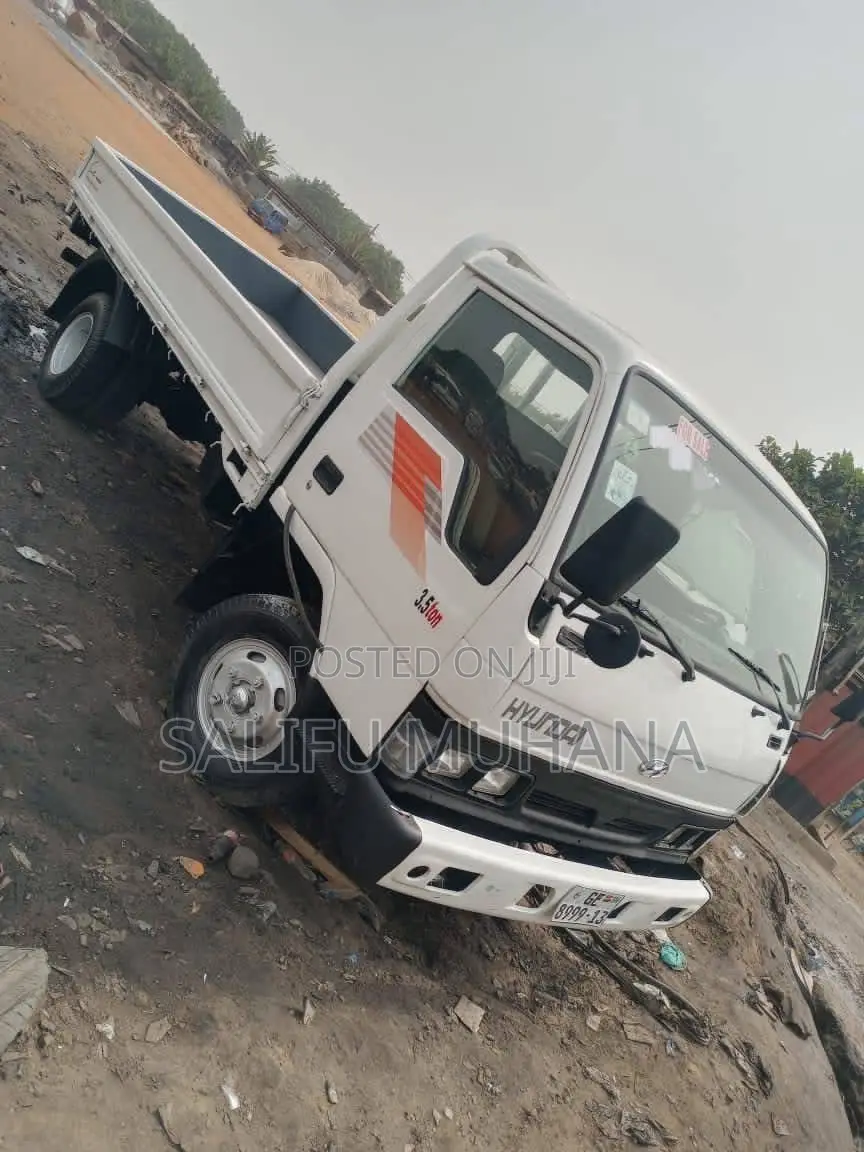 Hyundai Mighty 1