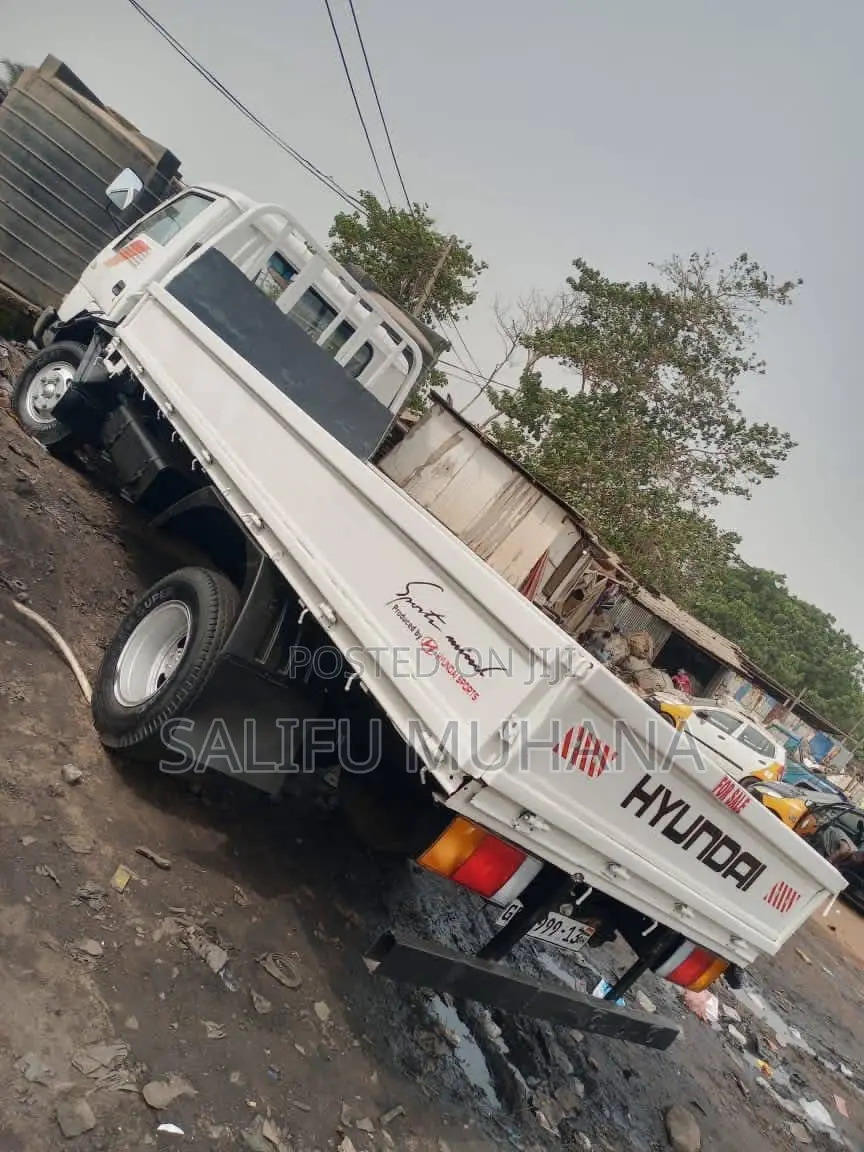 Hyundai Mighty 1
