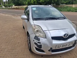 Toyota Vitz 1.3 FWD 5dr 2010 Silver