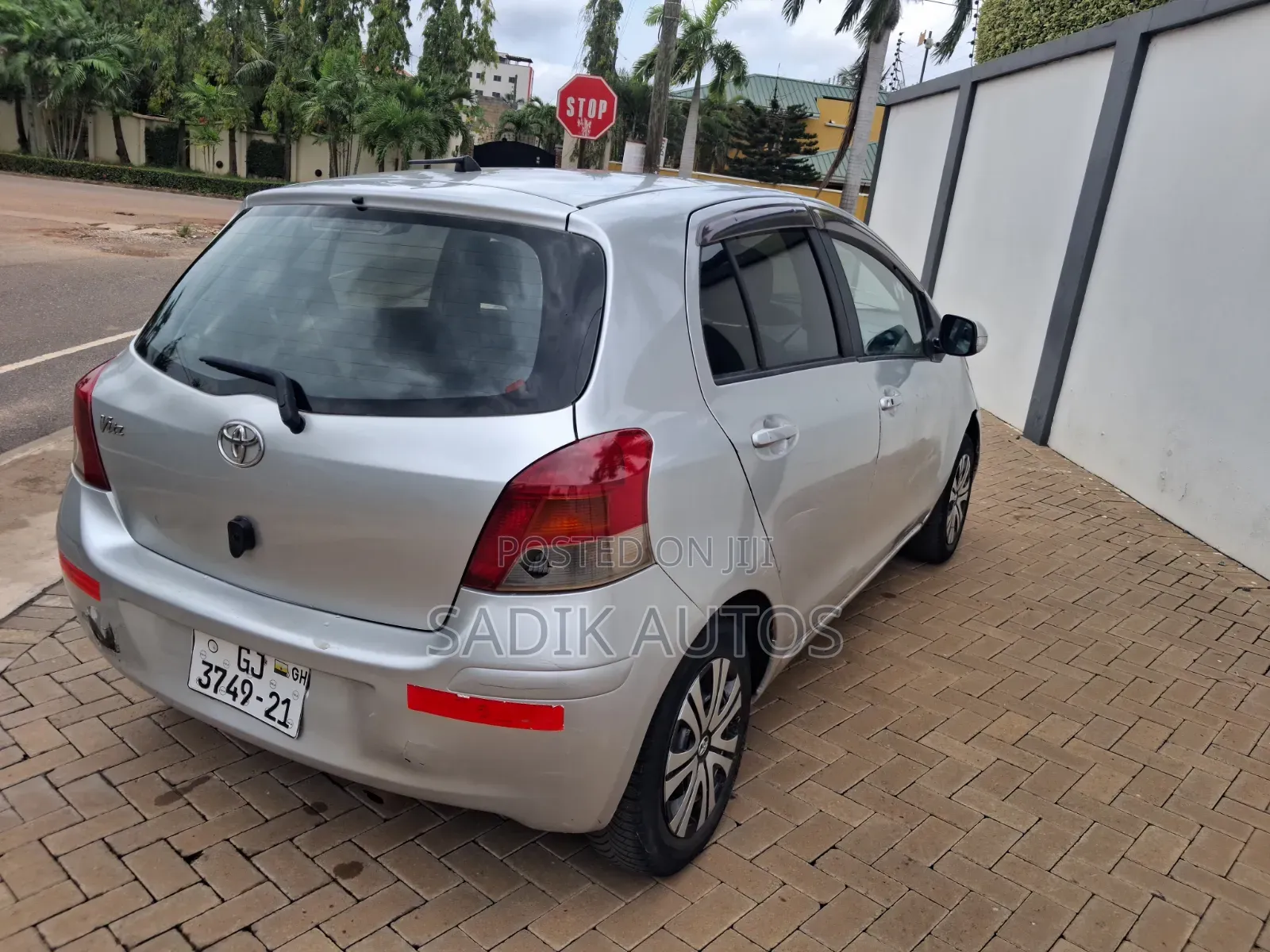 Toyota Vitz 1.3 FWD 5dr 2010 Silver