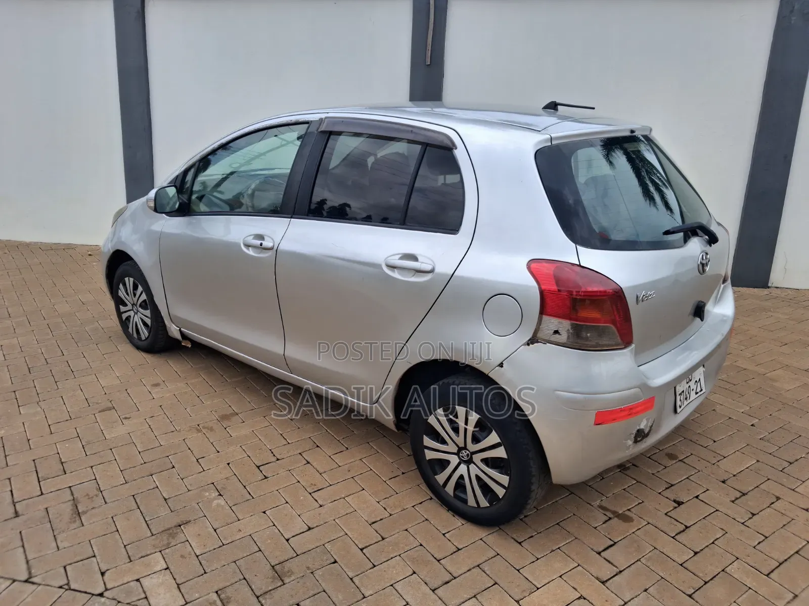 Toyota Vitz 1.3 FWD 5dr 2010 Silver