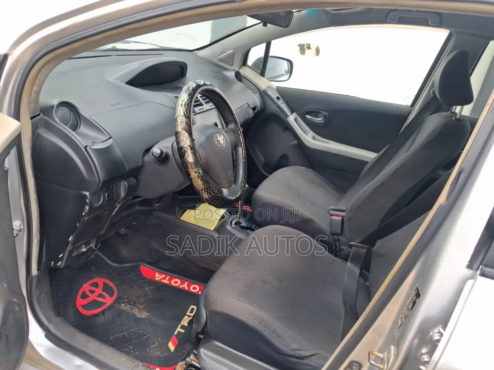 Toyota Vitz 1.3 FWD 5dr 2010 Silver