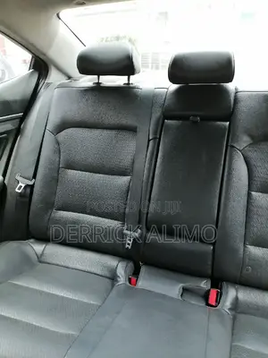 Hyundai Elantra Limited Sedan FWD (2.0L 4cyl 6A) 2017 Black