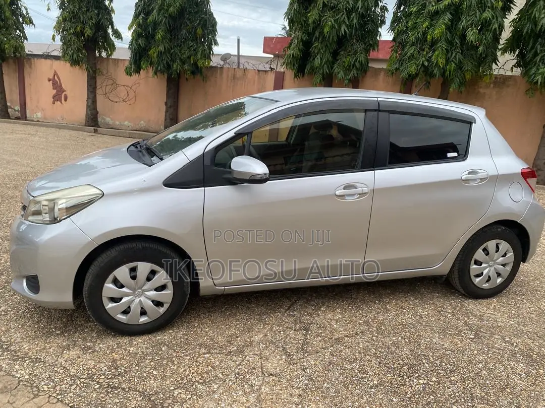 Toyota Vitz 1.5 FWD 5dr 2014 Silver