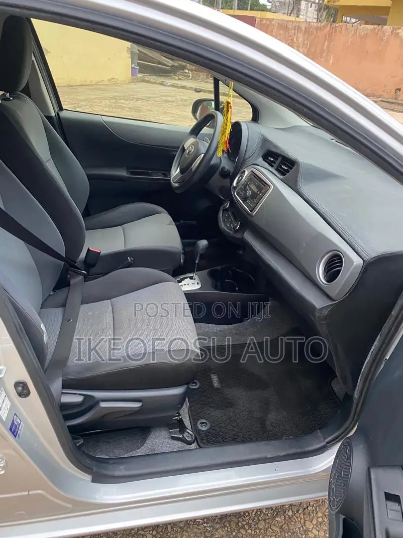 Toyota Vitz 1.5 FWD 5dr 2014 Silver