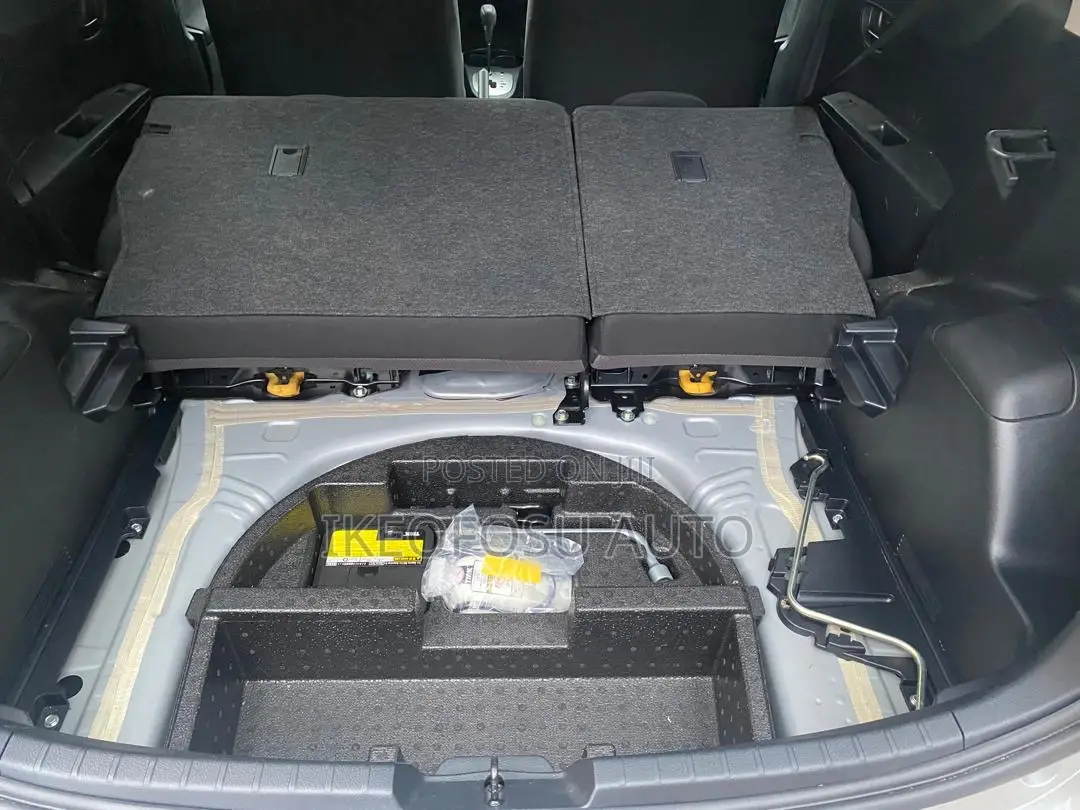 Toyota Vitz 1.5 FWD 5dr 2014 Silver
