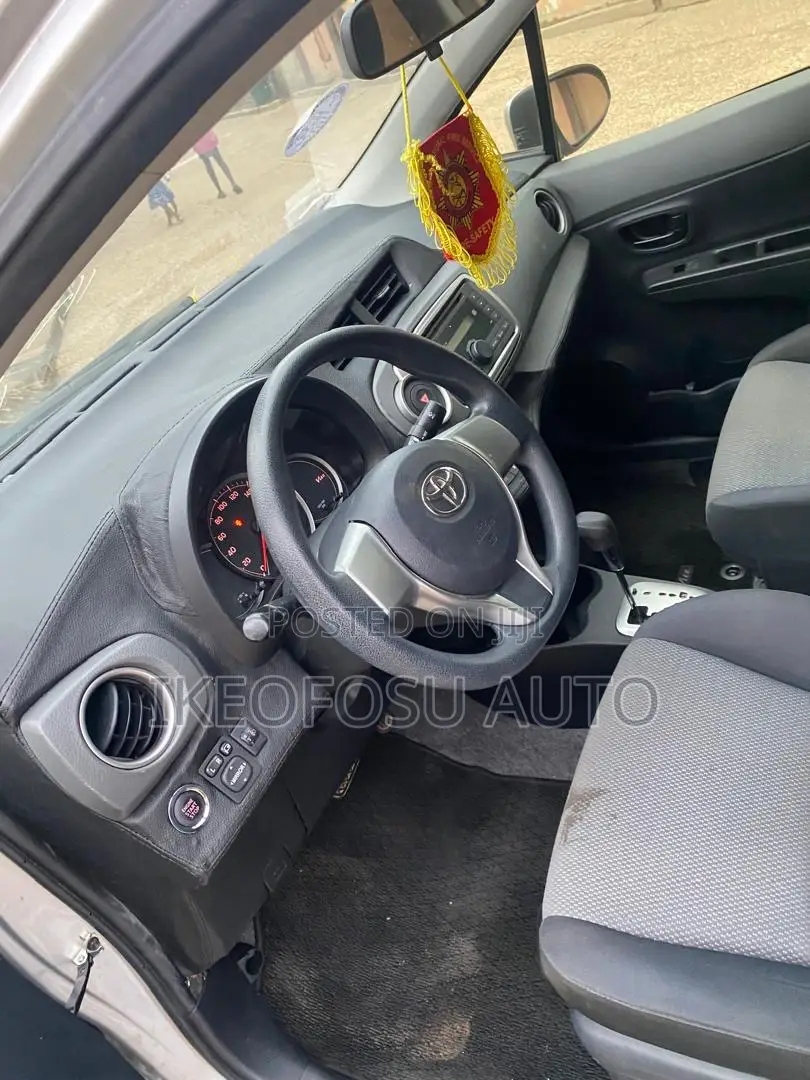 Toyota Vitz 1.5 FWD 5dr 2014 Silver