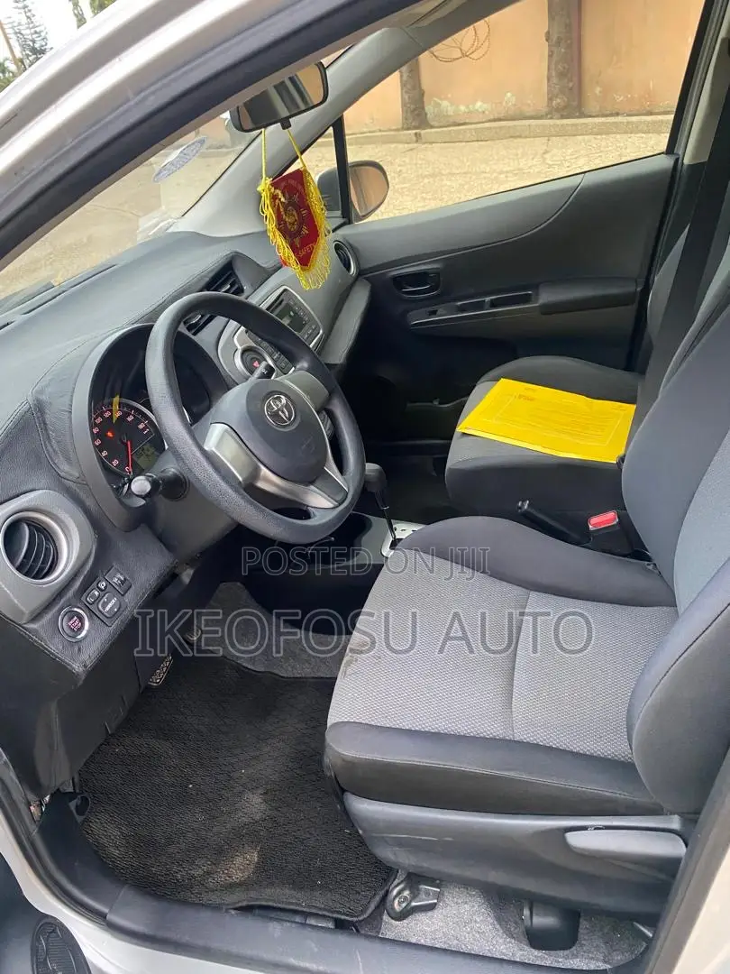 Toyota Vitz 1.5 FWD 5dr 2014 Silver