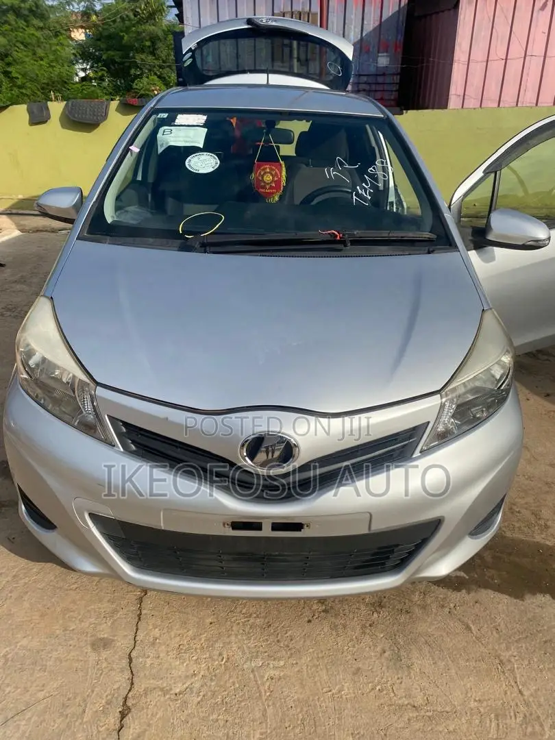 Toyota Vitz 1.5 FWD 5dr 2014 Silver