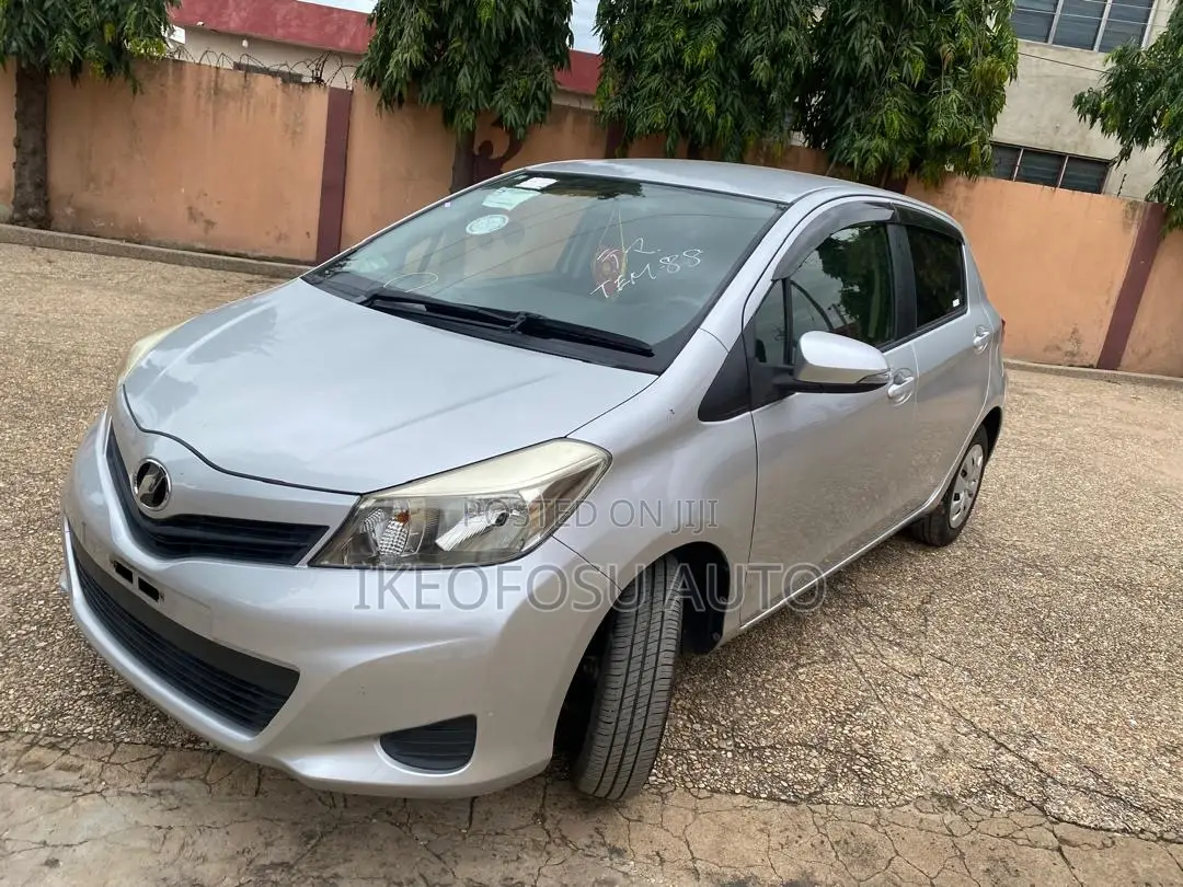 Toyota Vitz 1.5 FWD 5dr 2014 Silver
