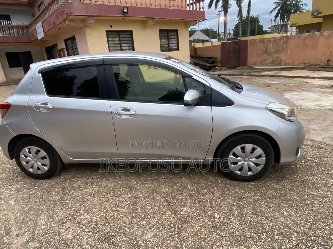 Toyota Vitz 1.5 FWD 5dr 2014 Silver
