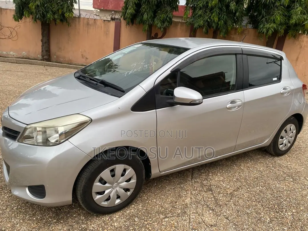 Toyota Vitz 1.5 FWD 5dr 2014 Silver