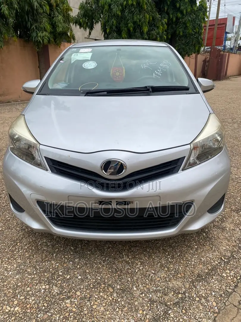 Toyota Vitz 1.5 FWD 5dr 2014 Silver