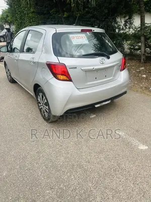 Toyota Yaris SE Hatchback 5dr 2017 Silver
