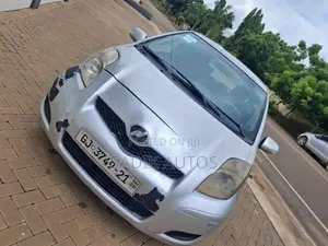Toyota Vitz 1.3 FWD 5dr 2010 Silver