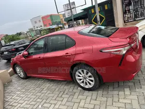 Toyota Camry SE FWD (2.5L 4cyl 8AM) 2018 Maroon