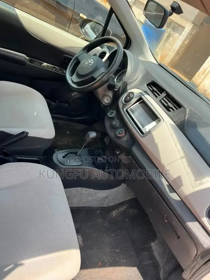 Toyota Vitz 2012 Gray