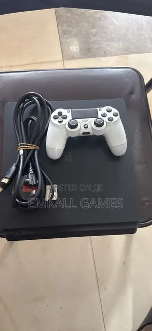 Ps4 Slim With Any 3 Offline Games