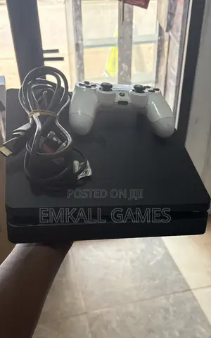 Ps4 Slim With Any 3 Offline Games
