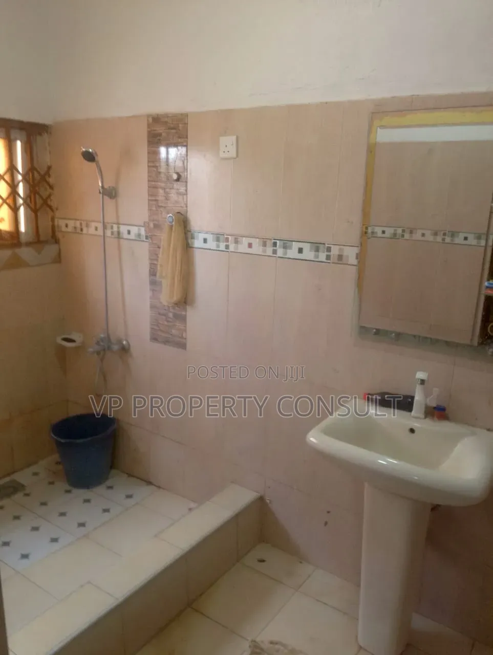 2bdrm Apartment in Pantang Hospital, Sakora for rent