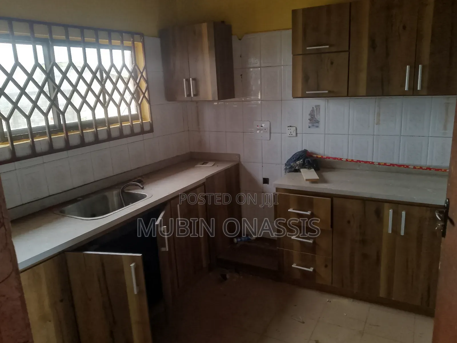 2bdrm Apartment in Little Roses Area for rent
