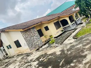 5bdrm House in Madev Realty, Sowutwuom for sale