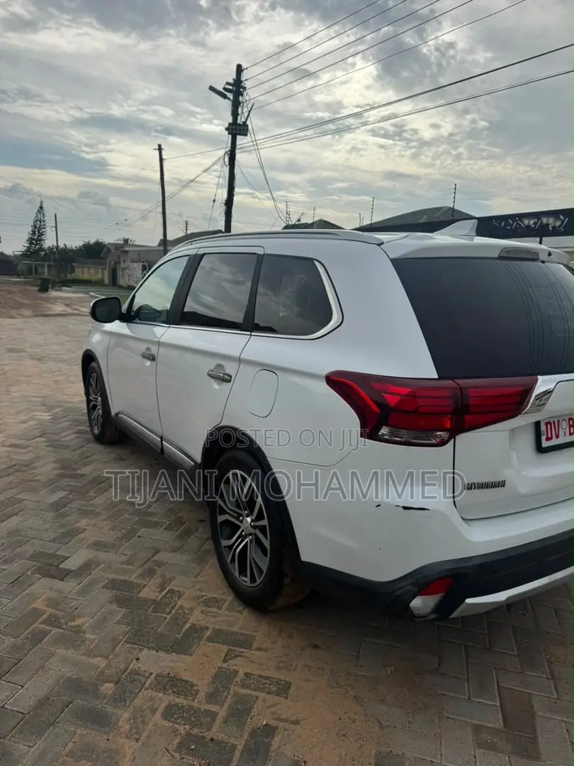Mitsubishi Outlander Sport SE 2.4 2017 White
