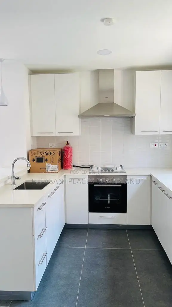 Furnished 3bdrm Townhouse / Terrace in Pleasantplaces And, Oyarifa
