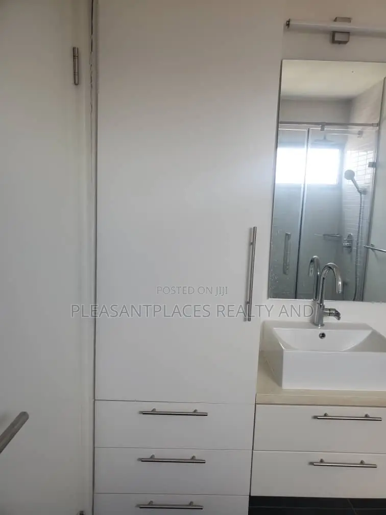 Furnished 3bdrm Townhouse / Terrace in Pleasantplaces And, Oyarifa