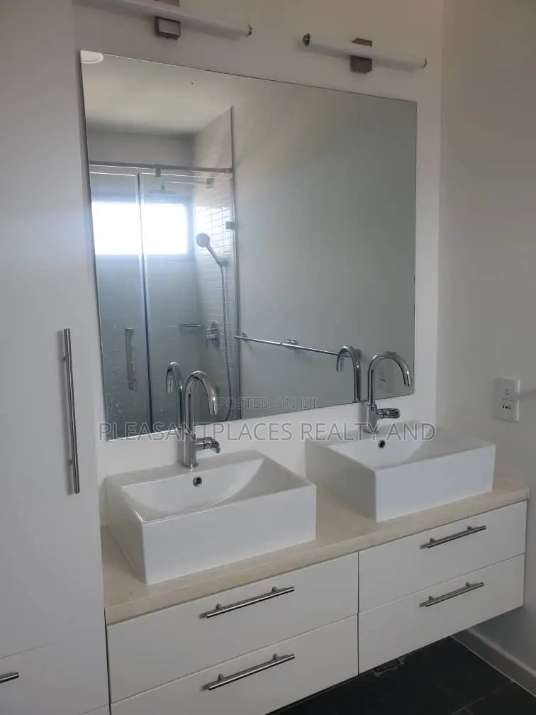 Furnished 3bdrm Townhouse / Terrace in Pleasantplaces And, Oyarifa
