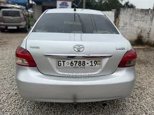 Toyota Yaris 2010 Silver