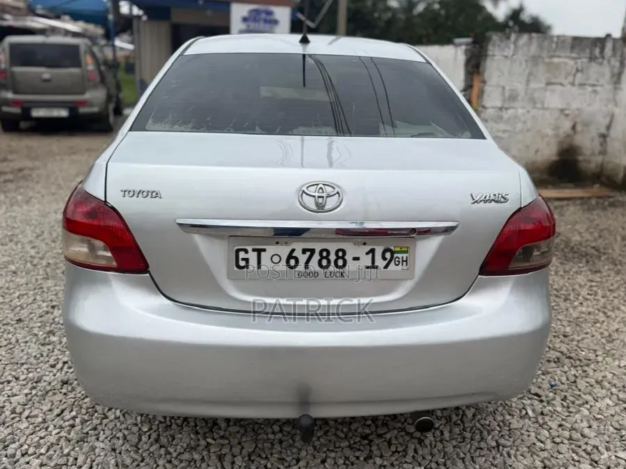 Toyota Yaris 2010 Silver
