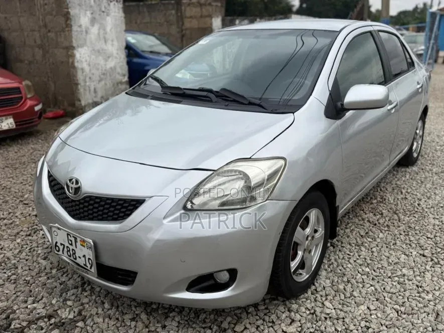 Toyota Yaris 2010 Silver