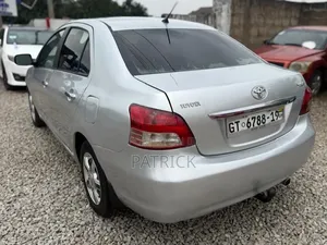 Toyota Yaris 2010 Silver