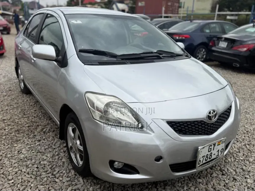 Toyota Yaris 2010 Silver