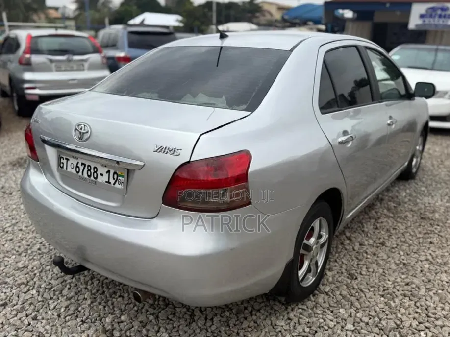 Toyota Yaris 2010 Silver