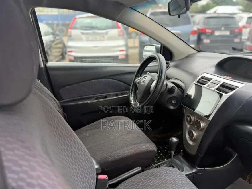Toyota Yaris 2010 Silver