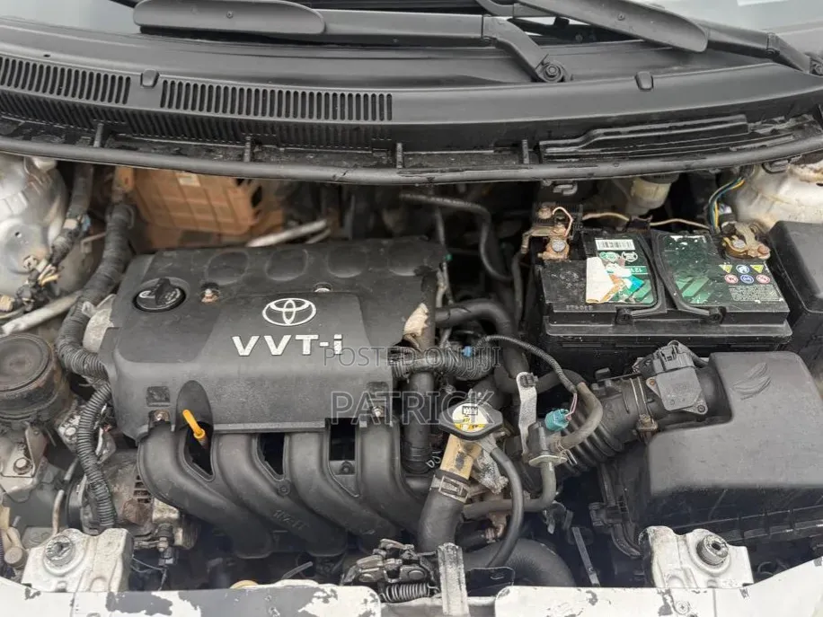 Toyota Yaris 2010 Silver