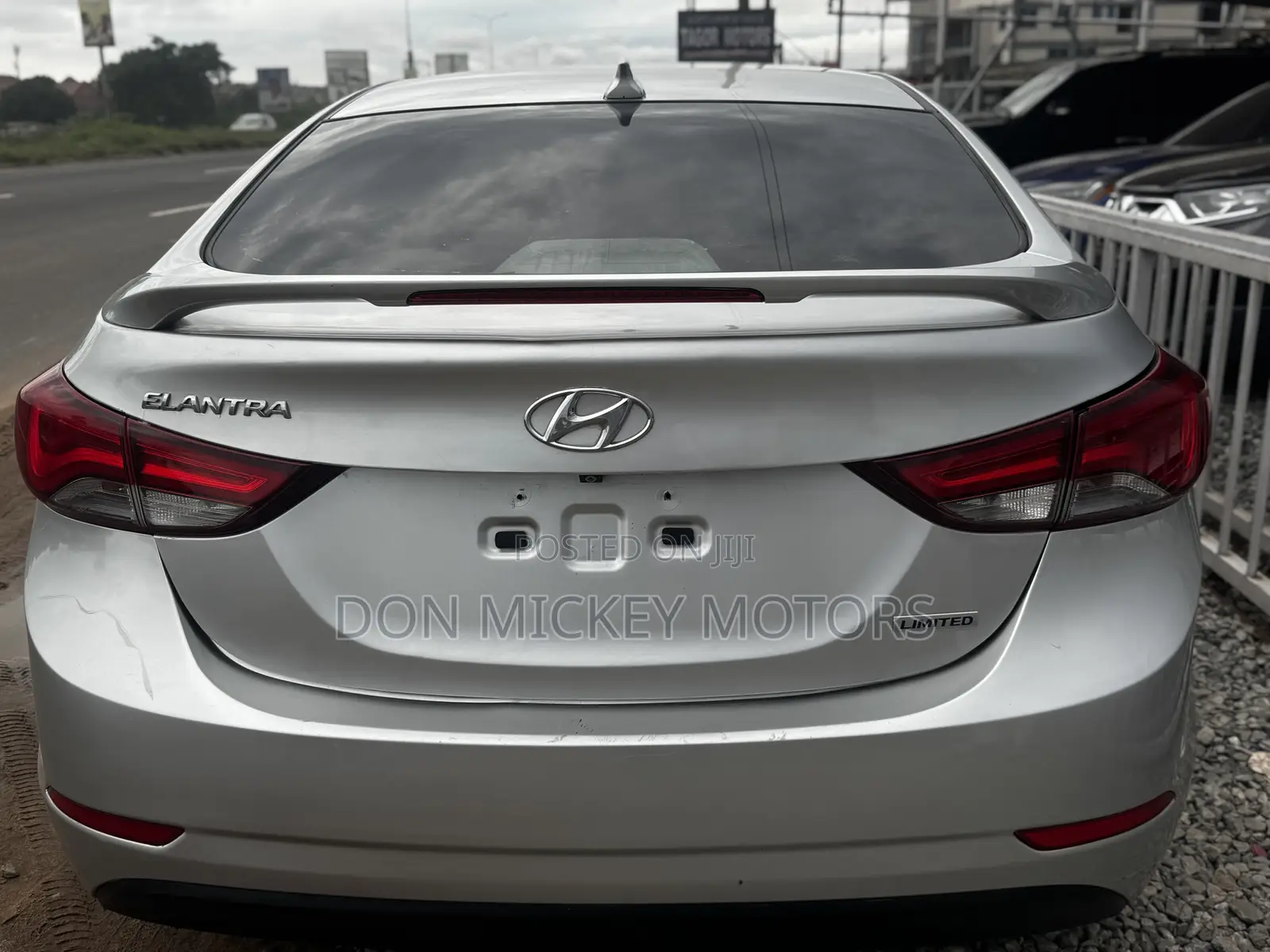 Hyundai Elantra Limited 4dr Sedan (1.8L 4cyl 6A) 2015 Silver