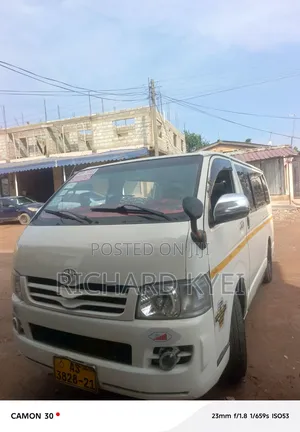 Toyota HiAce 2010 White