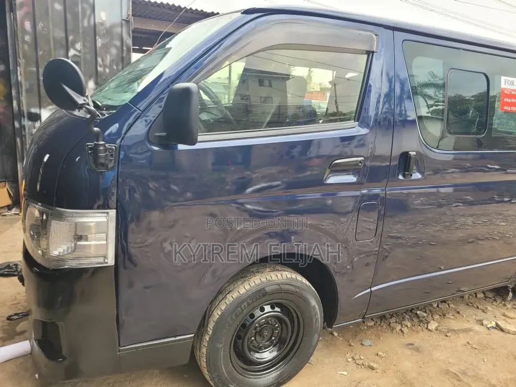 Toyota Grand HiAce 2012 Blue