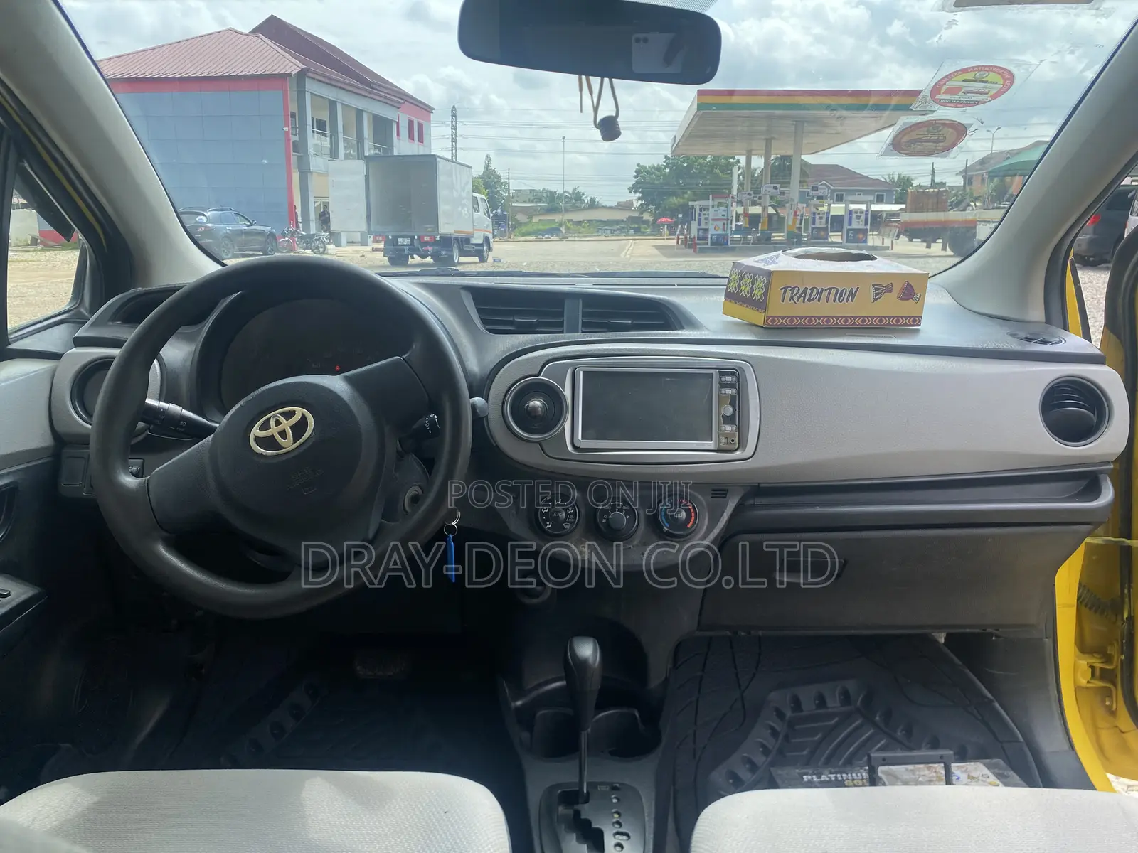 Toyota Vitz 1.3 AWD 5dr 2013 Yellow