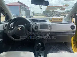 Toyota Vitz 1.3 AWD 5dr 2013 Yellow