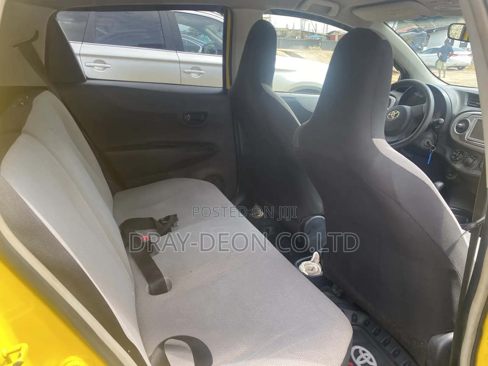 Toyota Vitz 1.3 AWD 5dr 2013 Yellow