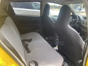 Toyota Vitz 1.3 AWD 5dr 2013 Yellow