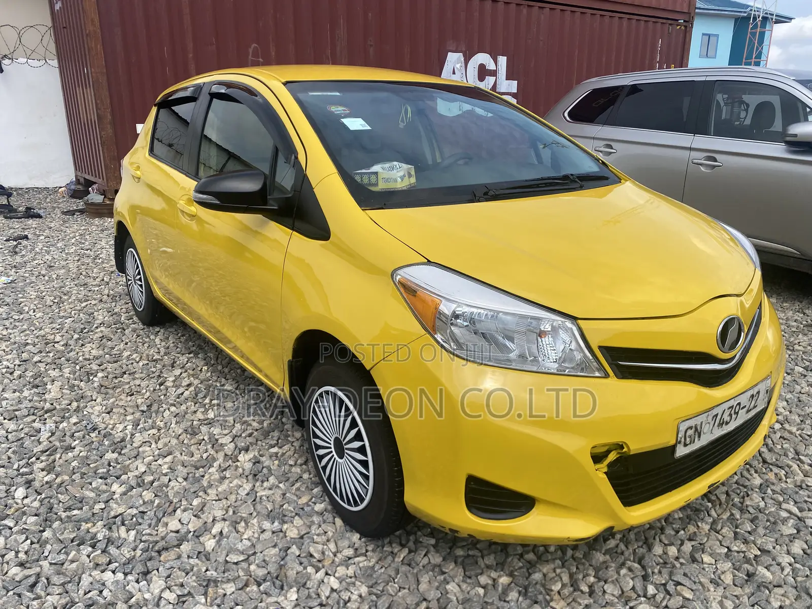 Toyota Vitz 1.3 AWD 5dr 2013 Yellow