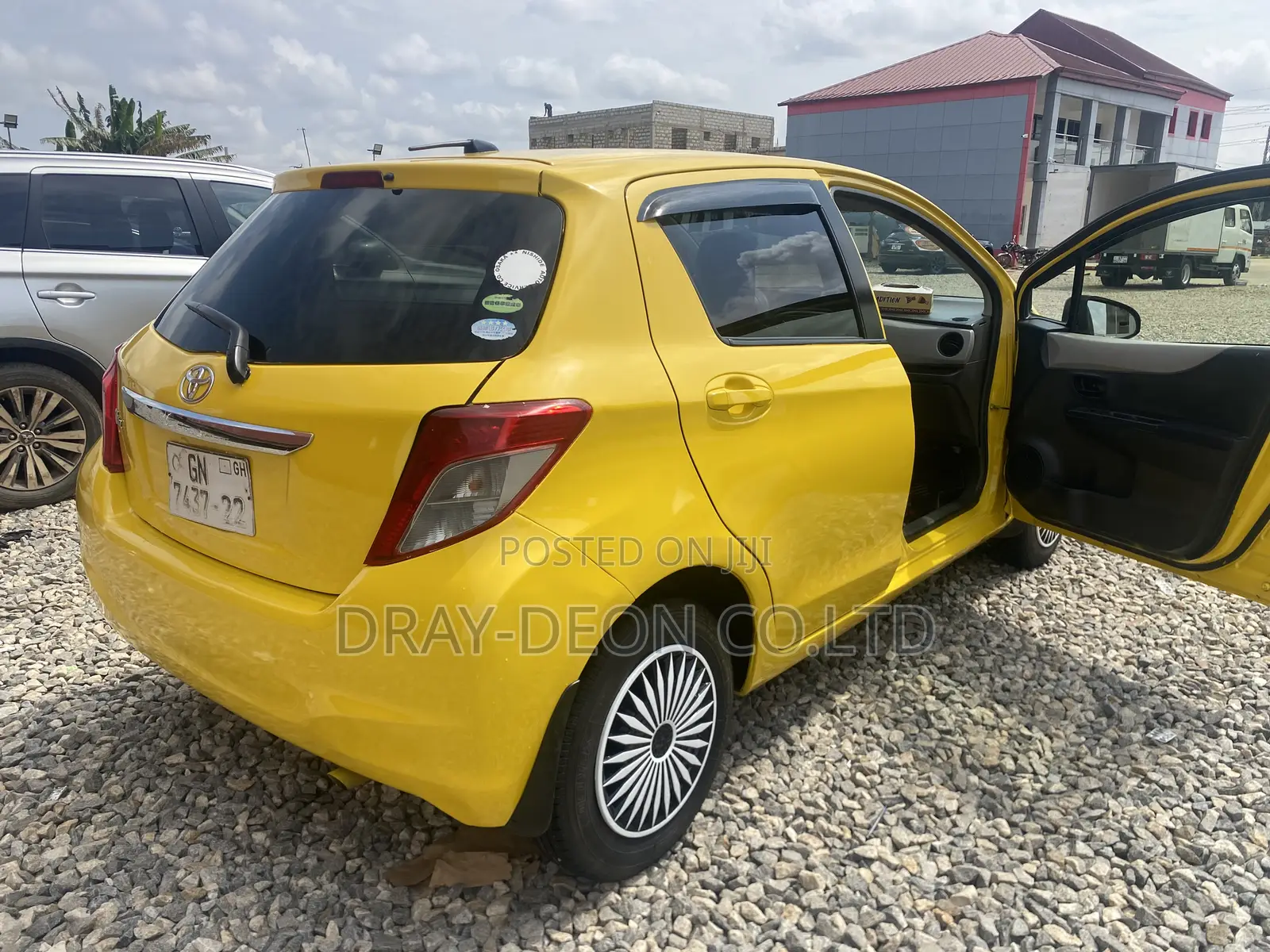 Toyota Vitz 1.3 AWD 5dr 2013 Yellow
