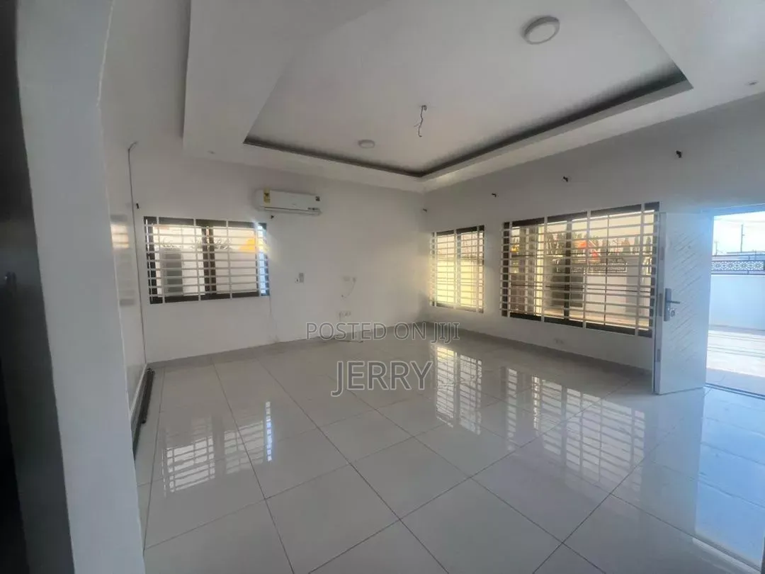 3bdrm House in Baatsona Total for rent