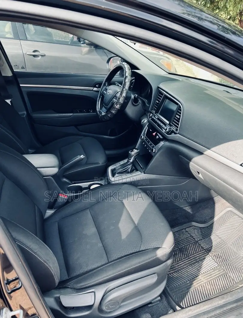 Hyundai Elantra Limited Sedan FWD (2.0L 4cyl 6A) 2017 Black