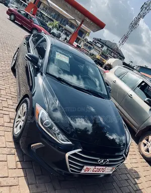 Hyundai Elantra Limited Sedan FWD (2.0L 4cyl 6A) 2017 Black
